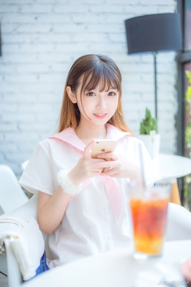 刘璝回来，让张任松了口气，现在，他需要刘璝给他带来一个好消息来振奋人心，来消弭这些不利的言论，只是当张任看到刘璝的那一瞬间，心中便没来由的一沉，刘璝的脸色很难看，难看到张任突然有种制止刘璝说话的冲动。